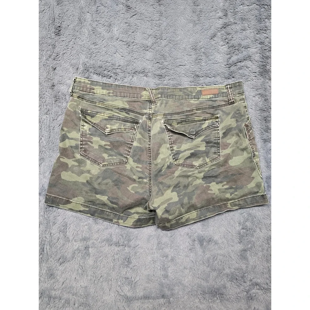 KUT from the Kloth Gidget Camo Shorts Womens 16 Green Camouflage Utility Cargo
